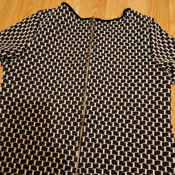 Black and white mini dress, fits like a medium - Picture 2 of 3